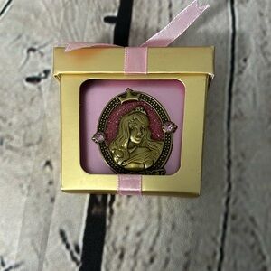 Disney birthday month pin new in box with tag